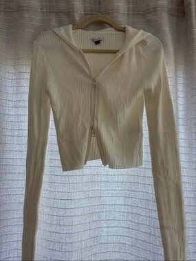 American Eagle Outfitters Cropped Ribbed Zip Hoodie in Cream